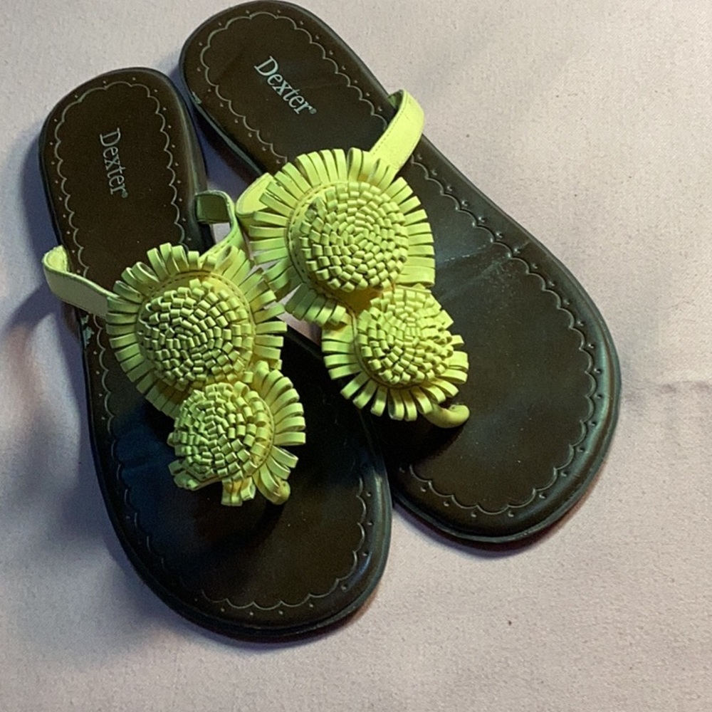 Dexter Yellow Flower Sandals in Size 8